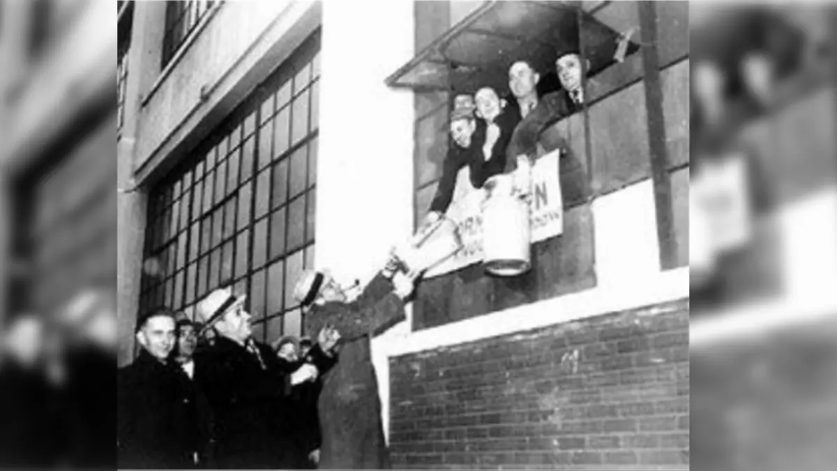 Supporters pass food into the strikers.