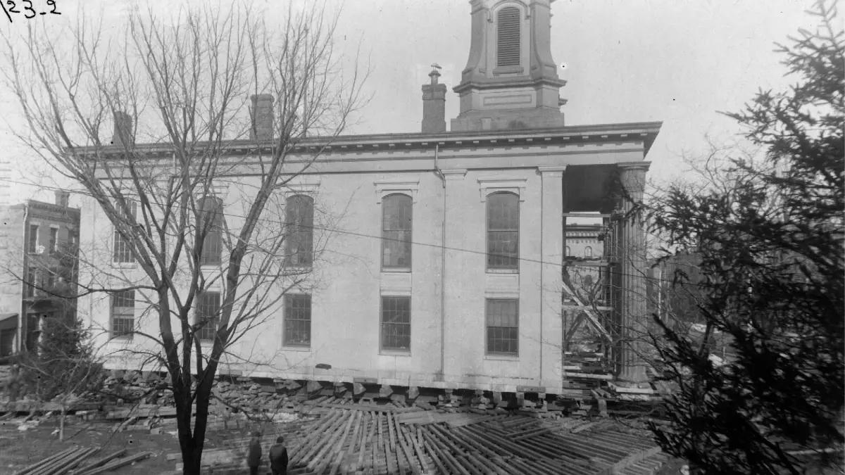 Black and white photo of South Bend's 1855 courthouse