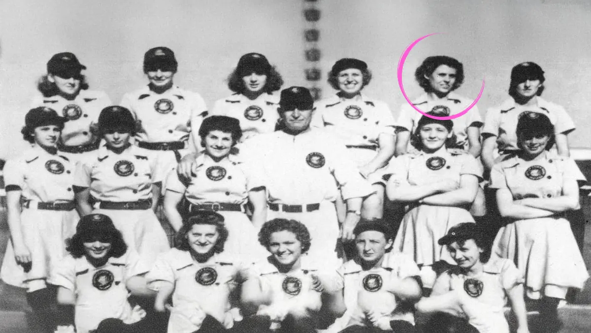 Team photo of the 1943 South Bend Blue Sox