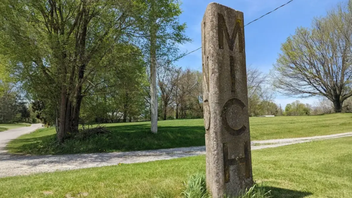 Photograph of a border marker in Ray, Michigan