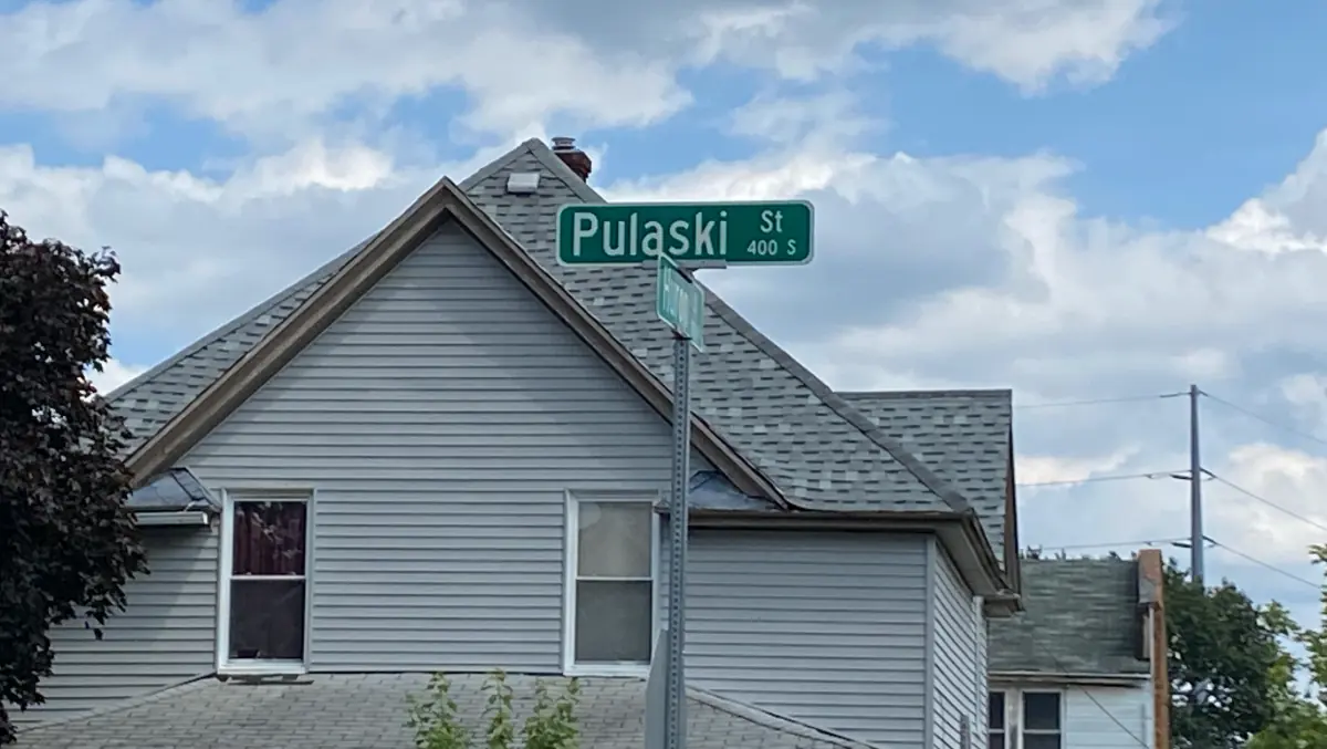 Photograph of Pulaski Street sign in South Bend