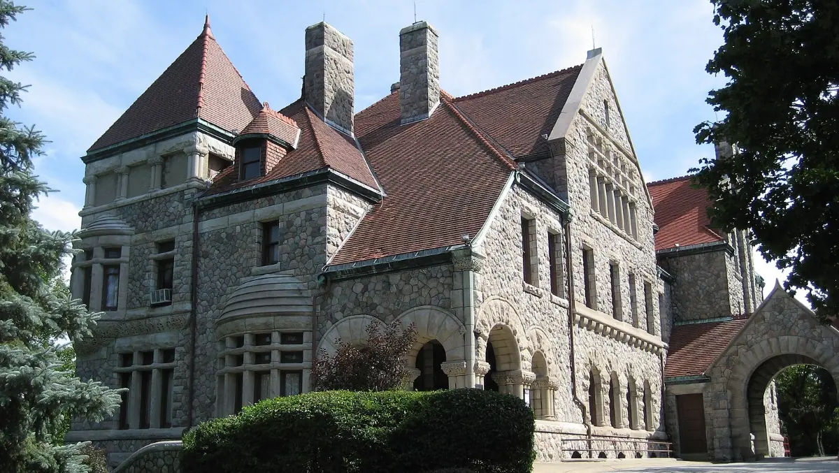 Photograph of Tippecanoe Place in South Bend